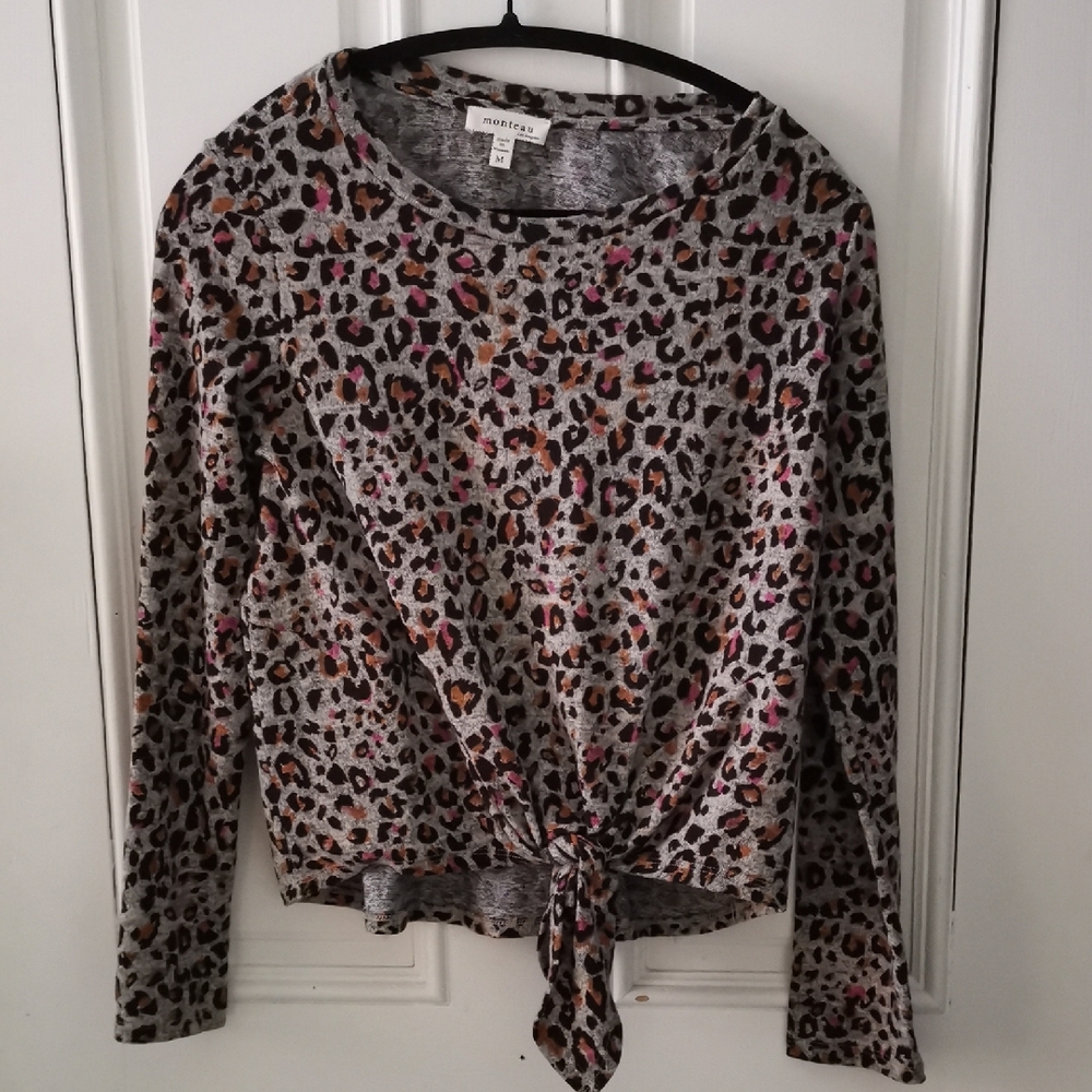 Monteau womens leopard casual print sweater with tie in front. Size M